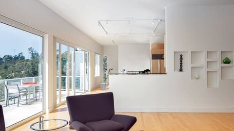 Casa automatizada y con automatismos domótica con un gran balcón
